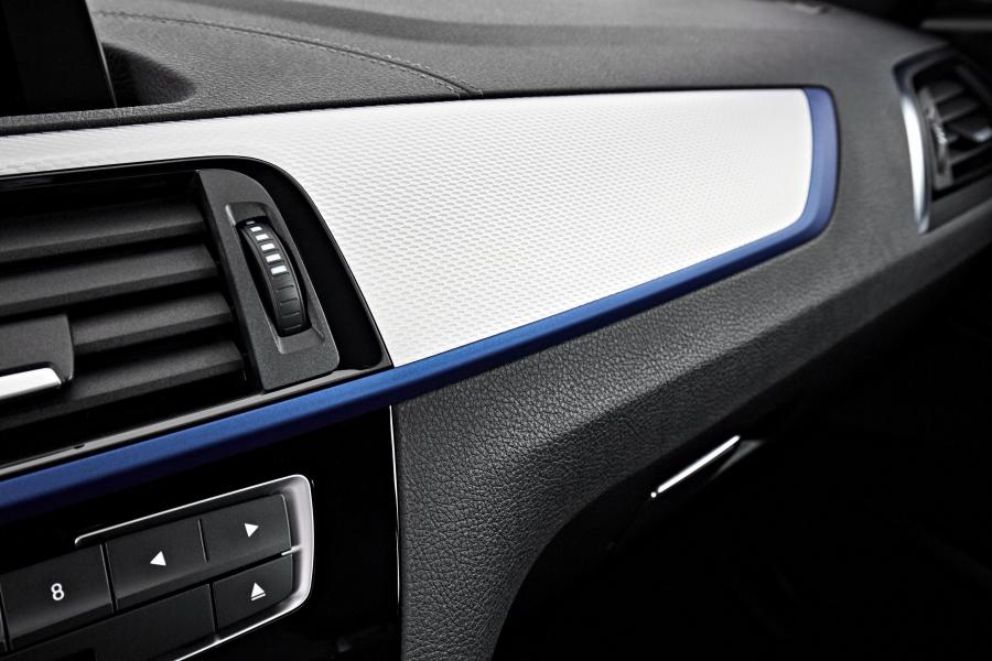 Детали интерьера BMW M240i xDrive Coupe 2017 года  (WW) (фото 98 из 116)